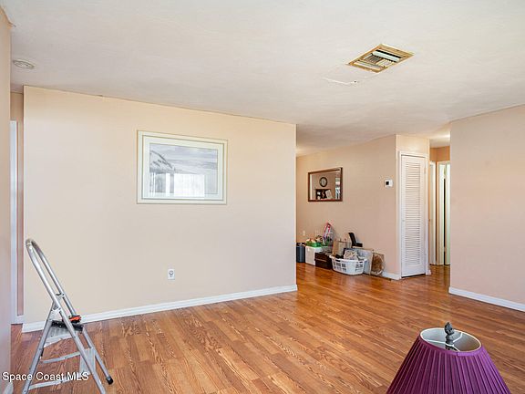 4th image of 2609 Kefauver St