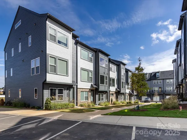 5719 Castlerea Dr, Charlotte, NC 28217