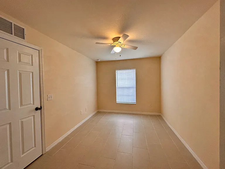 1136 SE 9th Ct — Photo 14