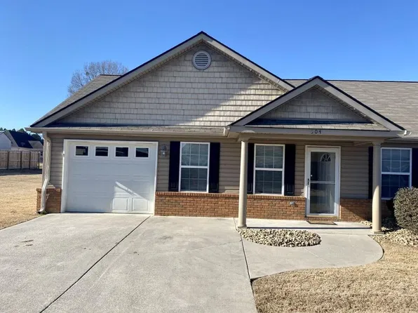 504 Cedar Creek Dr, Rossville, GA 30741