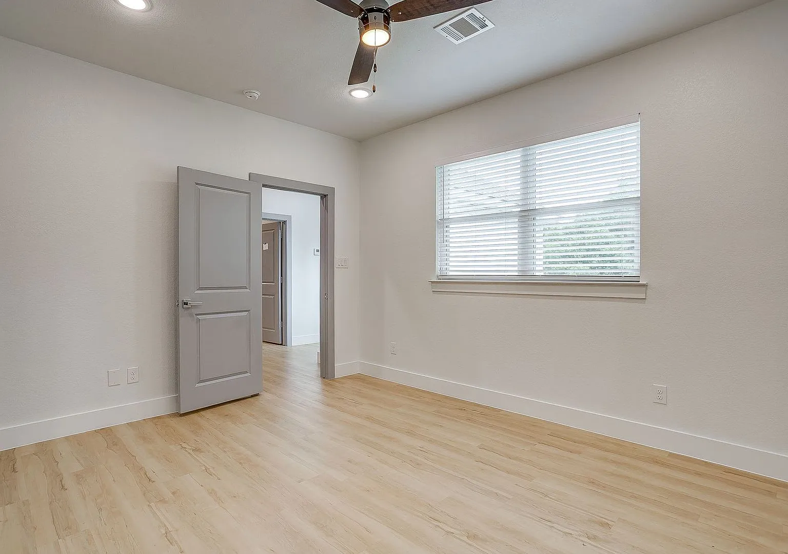 3817 Winfield-2027 — Photo 3