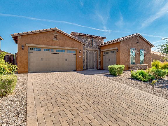3rd image of 2421 E Lindrick Dr