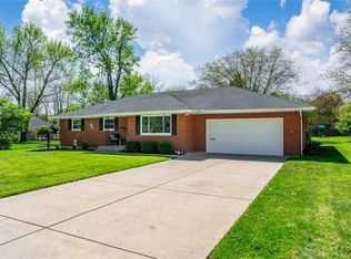 1877 Bledsoe Dr, Bellbrook, OH 45305