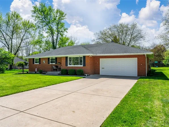 1877 Bledsoe Dr, Bellbrook, OH 45305