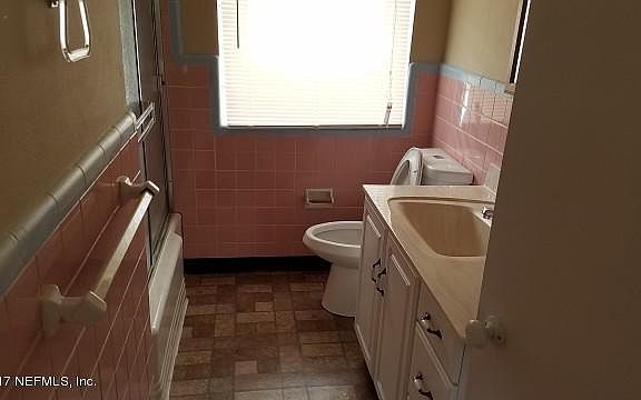 3rd image of 7127 Forest Hill Dr