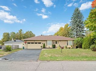 16 Evelyn St, Ottawa, ON K2S1M9