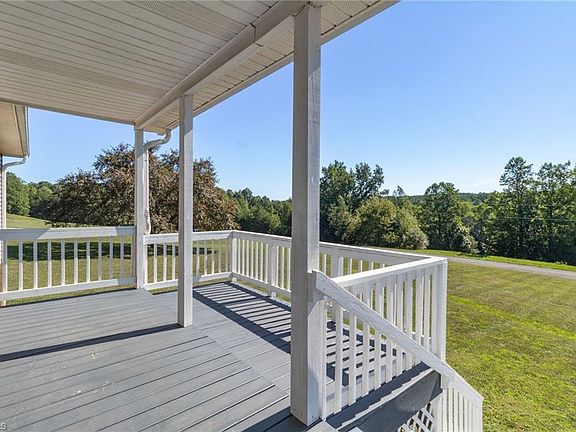 3rd image of 1055 Josephs Ln