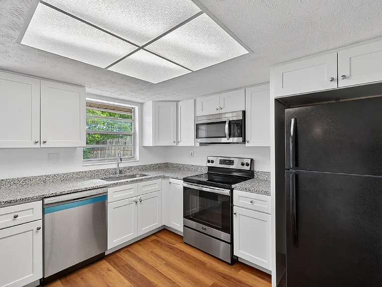 8626 Robilina Rd — Photo 24
