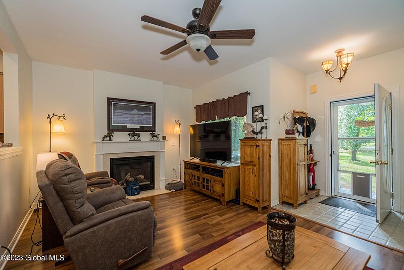 2nd image of 10 White Birch Lane