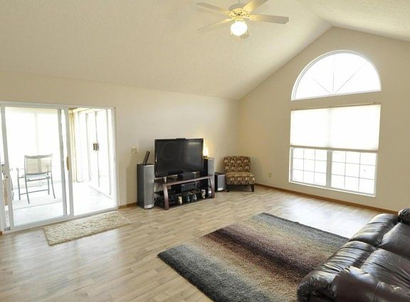 4th image of 1306 Amberlea Dr W