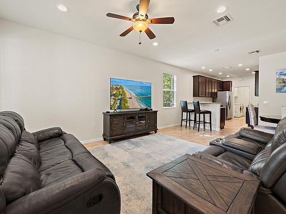 2nd image of 1156 S COMMUNITY Drive