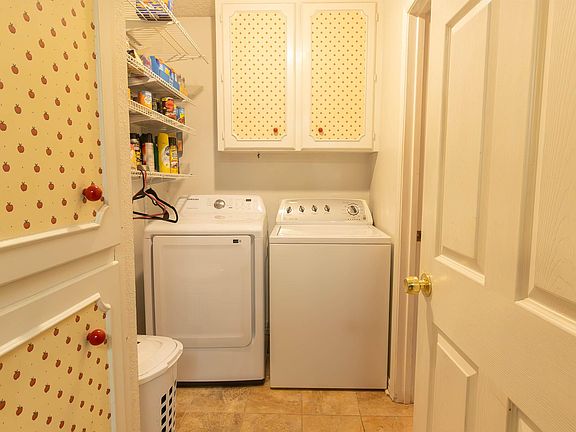 4th image of 2220 Selma Dr