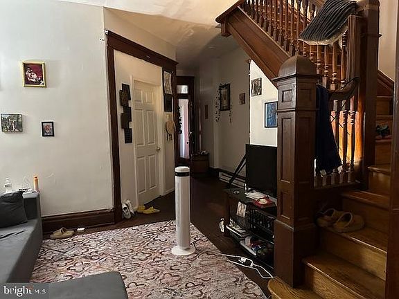 3rd image of 1909 Market St