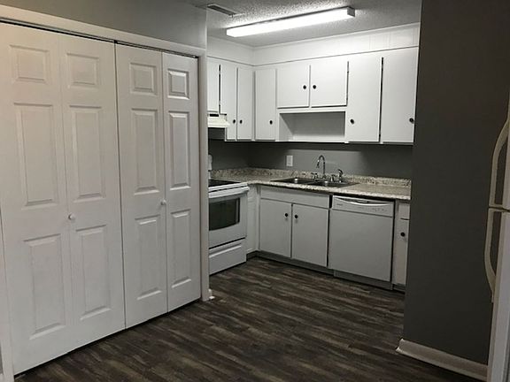 5th image of 312 E J St APT 3