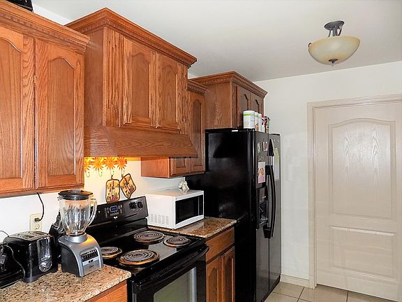 3rd image of 2426 Elizabeth Cir