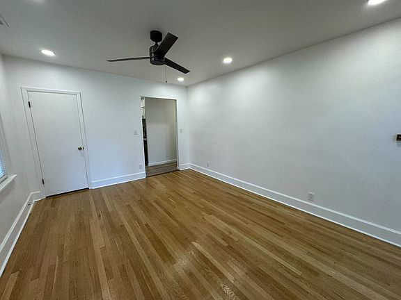 4th image of 325 Kling Dr