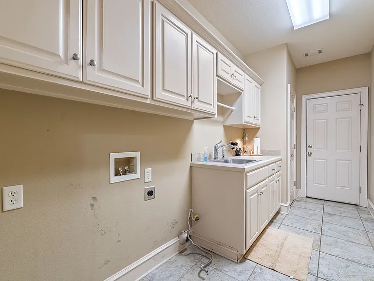 108 Bouriese Cir — Photo 36
