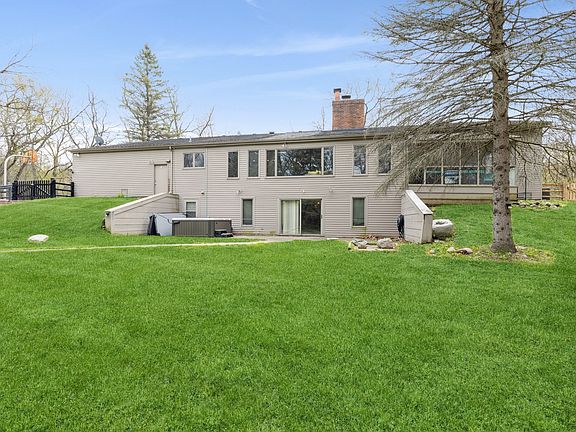 3rd image of 10513 Shelley Ct