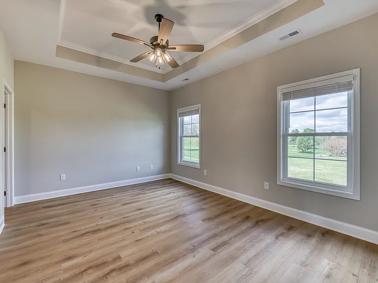 221 Monroe Dr — Photo 15