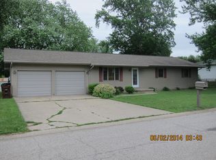 1212 7th St, Pawnee, IL 62558