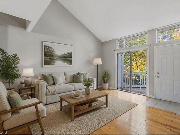 3rd image of 12 Tansy Ct