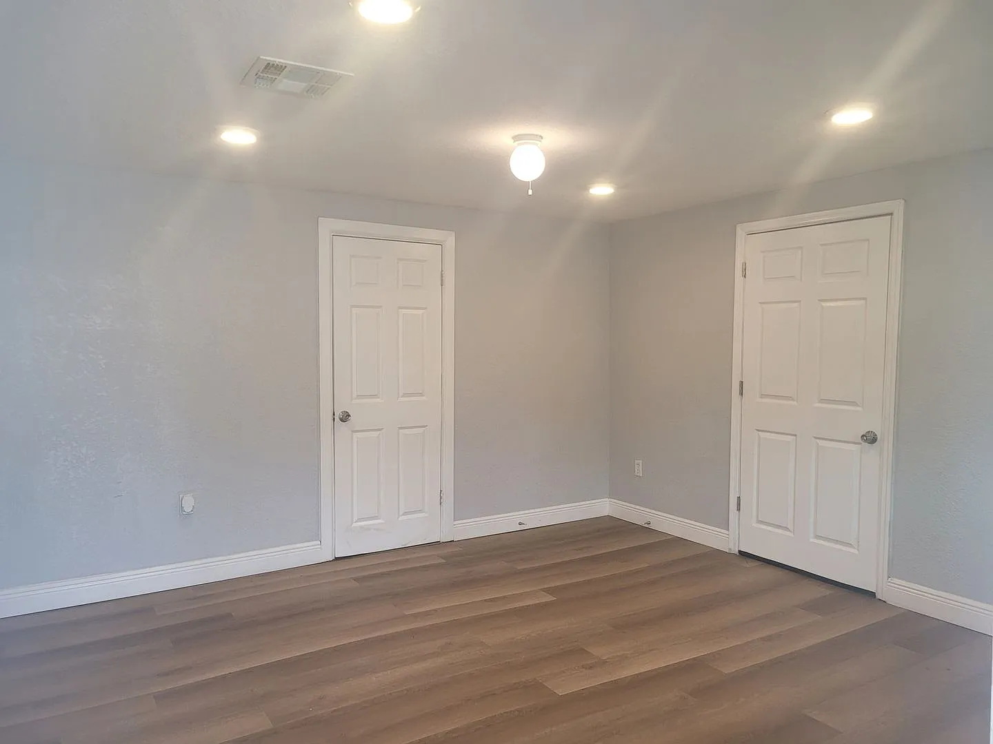 1320 Oleander Ave — Photo 3