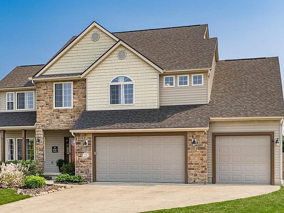 3rd image of 23 Fieldcrest Dr