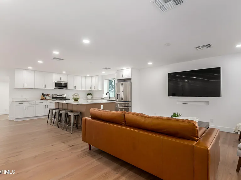 8401 E San Miguel Ave — Photo 3