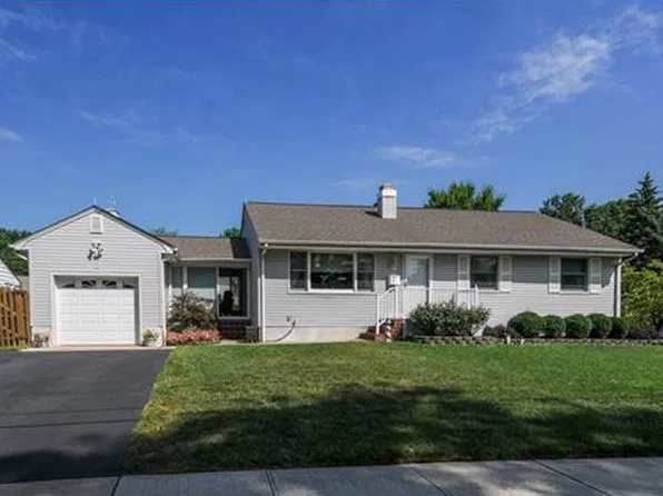 2 Bruce Ct, Milltown, NJ 08850