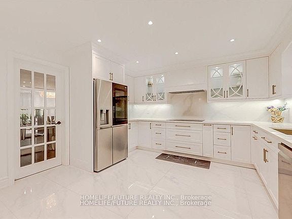 3rd image of 27 Sugarbush Sq