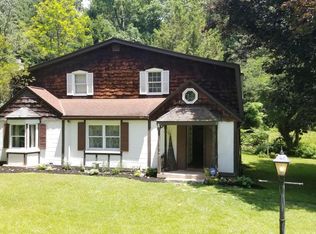 1190 Scarbro Rd, Scarbro, WV 25917