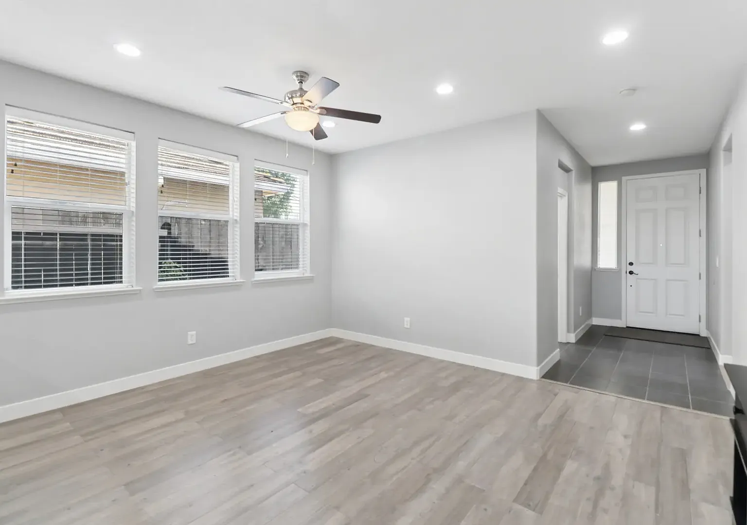 4 bed, 2190 sqft, $3,200 — Photo 3