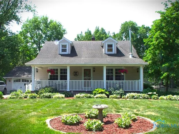 608 Brookside Dr, Swanton, OH 43558