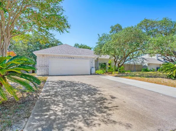1505 W Paisano Dr, Rockport, TX 78382