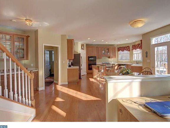 4th image of 32 Silver Lake Dr