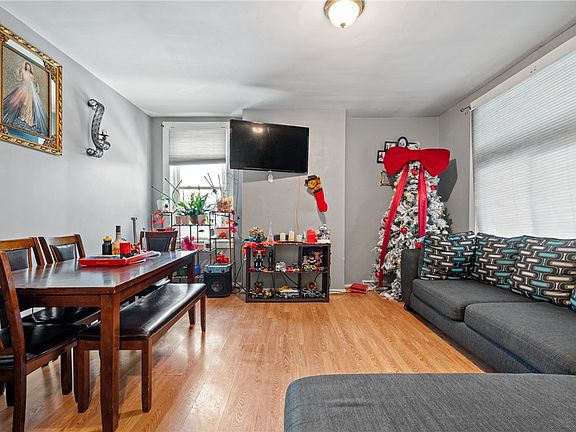 3rd image of 238 Shadyhill Rd