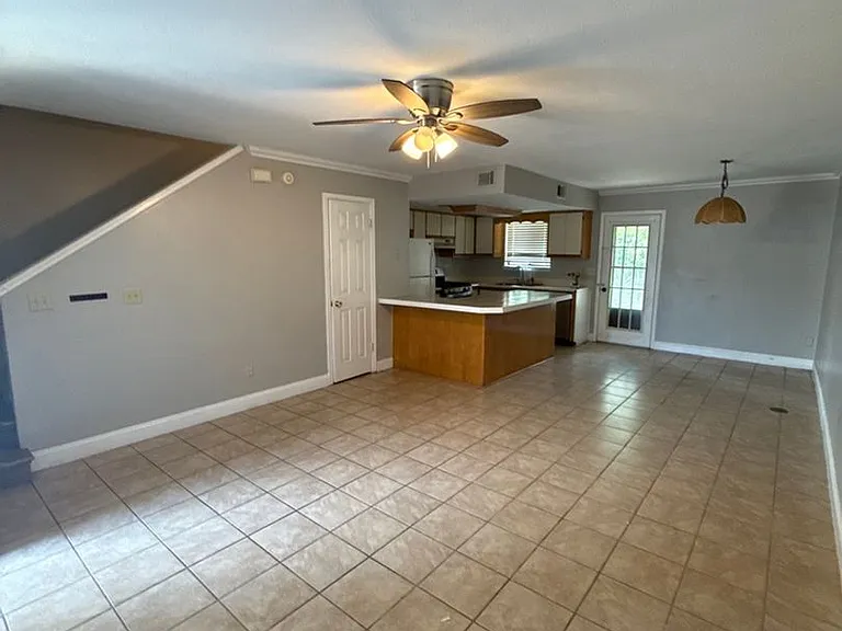 136 Bonnie Ln — Photo 4