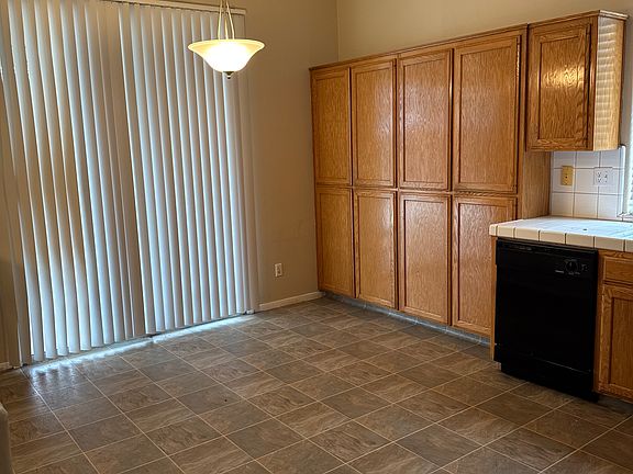 5th image of 2484 S Applewood Ln