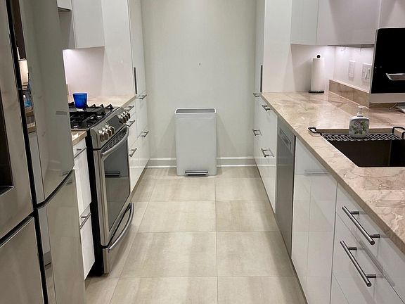 4th image of 901 N Monroe St #1568