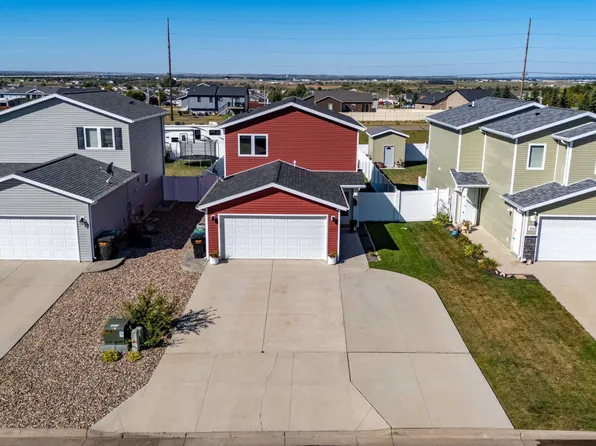 2850 Finley St, Lincoln, ND 58504
