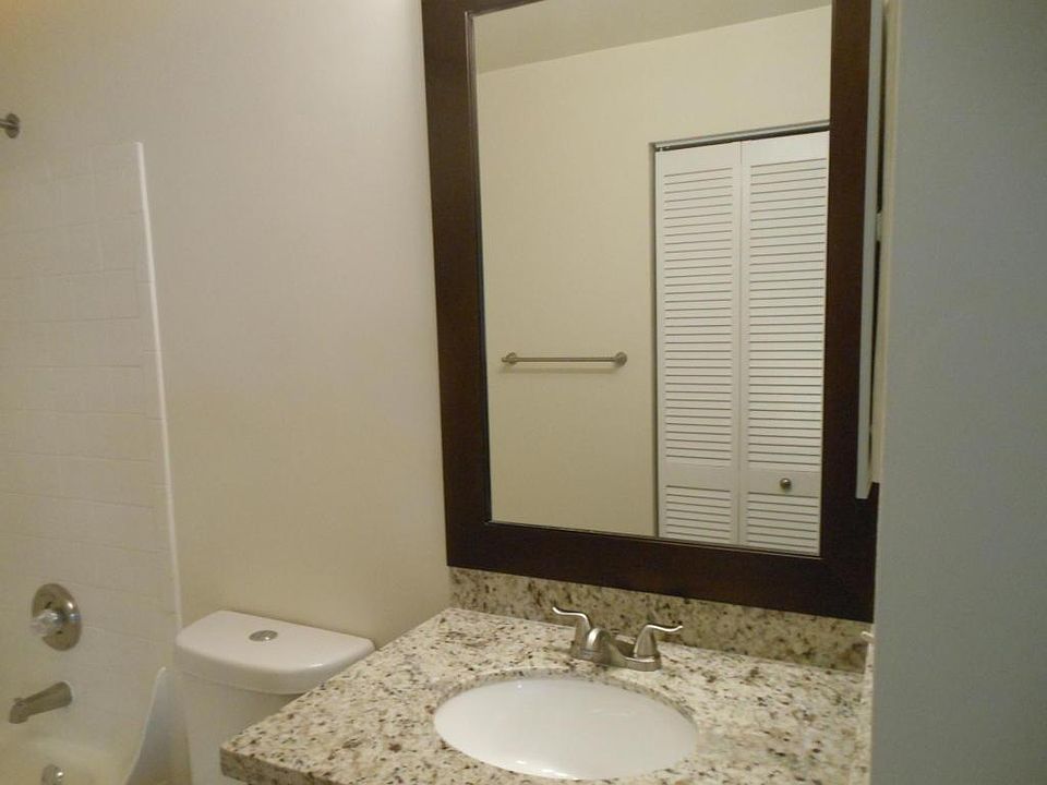 1st image of 1206 The Pointe Dr #1206