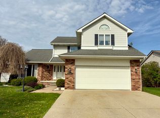 21380 Georgetown Rd, Woodhaven, MI 48183