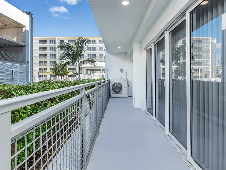 Modern Towers Apartments — Photo 9