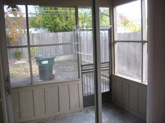 SMALL ENCLOSED PATIO