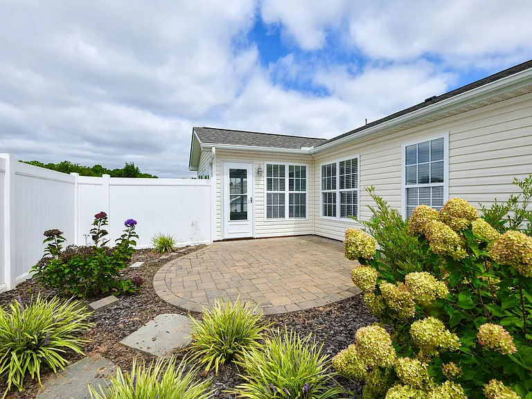 5011 Harness Ln — Photo 3