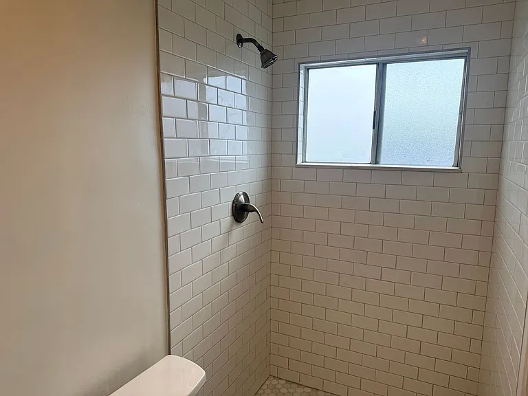1115 Oxford Ct — Photo 13