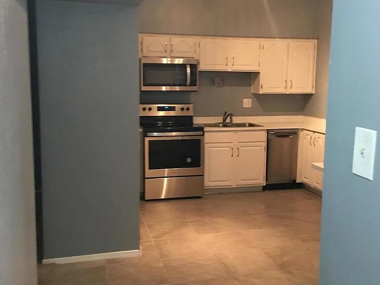357 E Thomas Rd #A212 — Photo 2