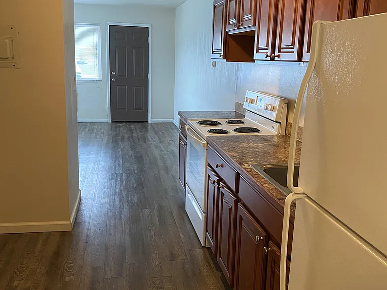 211 Ash St #7 — Photo 6