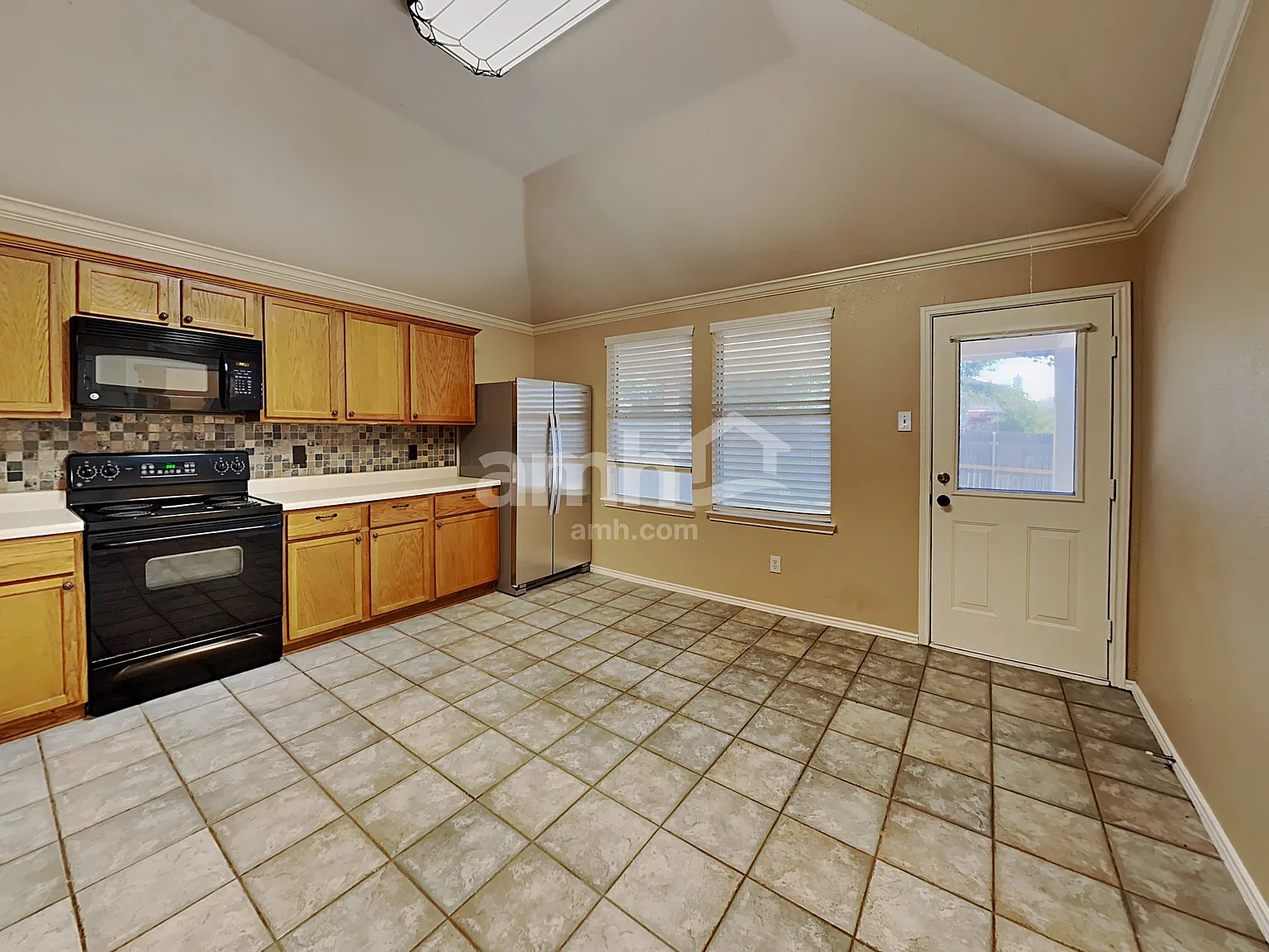 3 bed, 2.0 bath, 1504 sqft, $2,180 — Photo 4