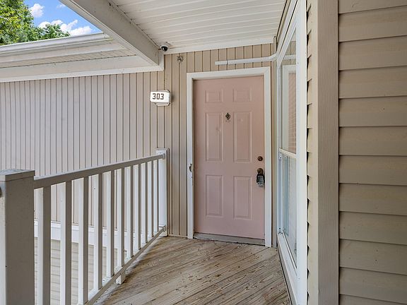 2nd image of 1431 Collegiate Cir APT 303
